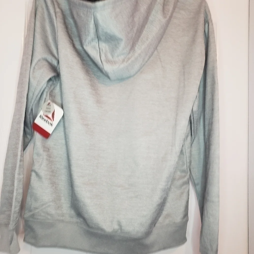 𝅺REEBOK hoodie for boys XXL silver or grey colored hoodie.